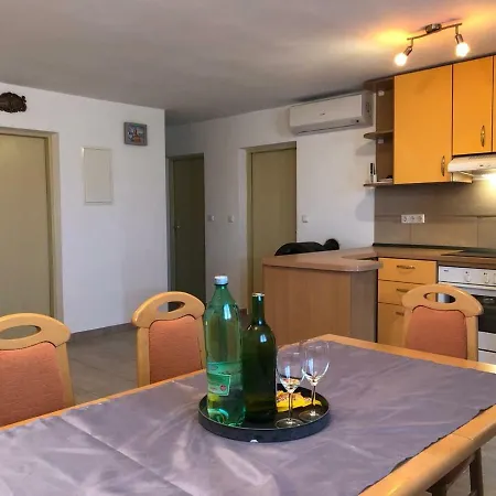 Apartman Lilly * Vir